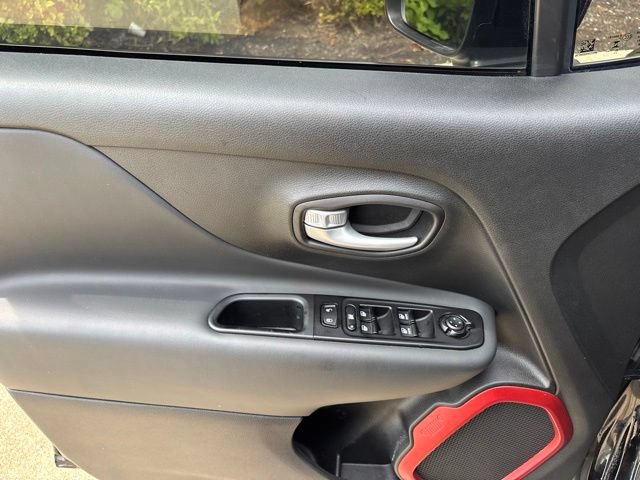Used 2023 Jeep Renegade Trailhawk AWD/4WD image 15