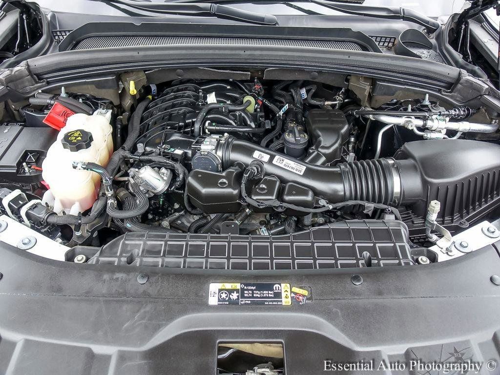 Used 2023 Jeep Grand Cherokee Limited w/ Luxury Tech Group II AWD/4WD image 28