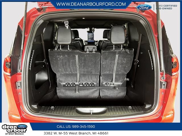 Used 2025 Chrysler Pacifica Limited FWD image 6