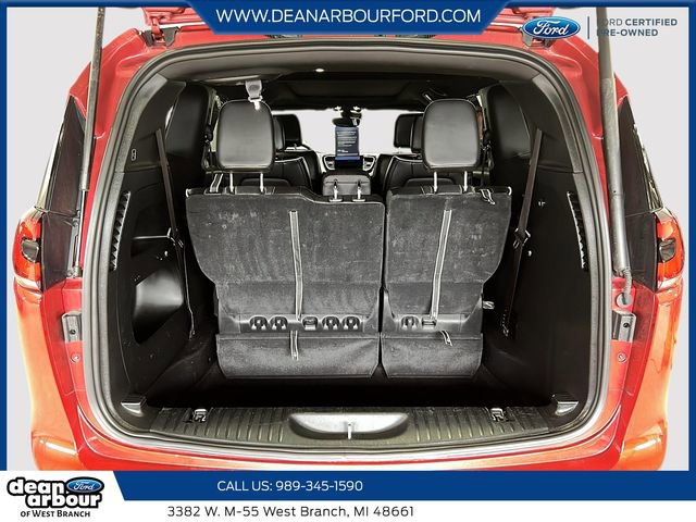 Used 2025 Chrysler Pacifica Limited FWD image 6