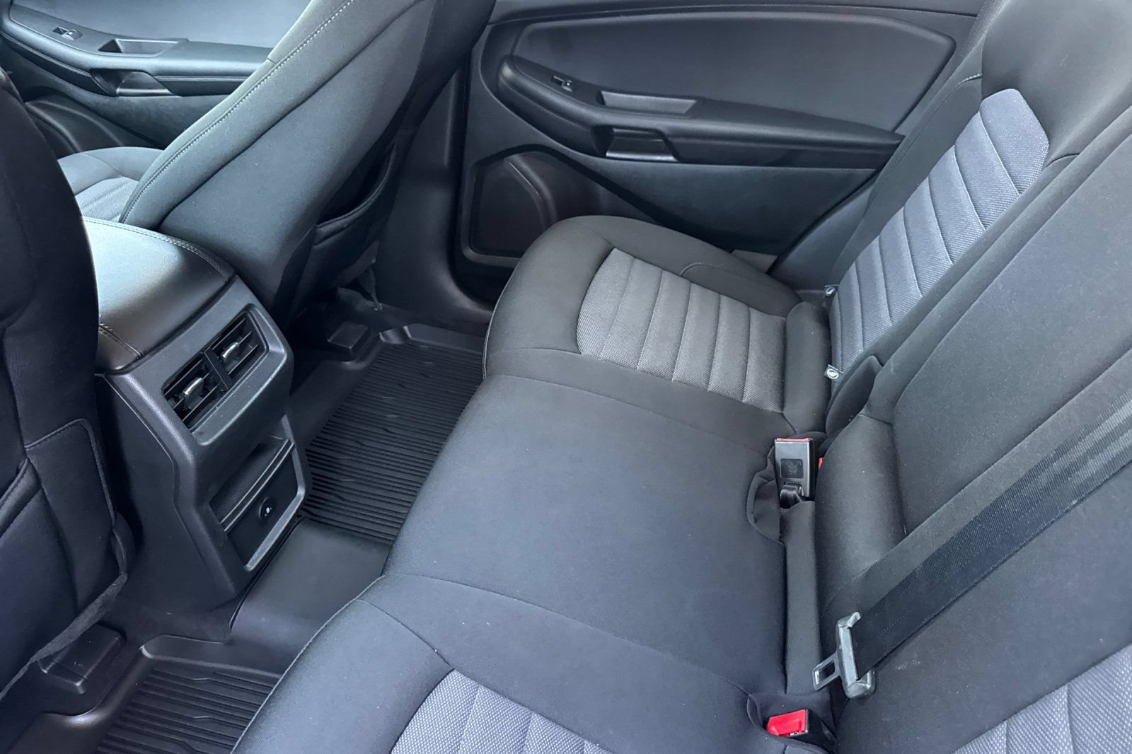 Certified 2023 Ford Edge SE w/ Black Appearance Package AWD/4WD image 11
