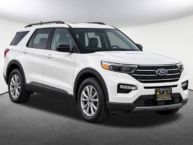 Certified 2020 Ford Explorer XLT w/ Equipment Group 202A AWD/4WD image 2