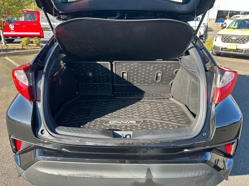 Used 2019 Toyota C-HR LE FWD image 31