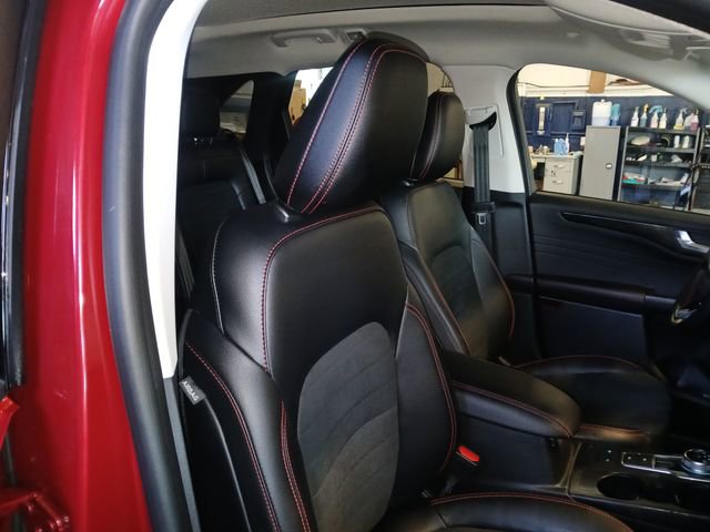 Certified 2022 Ford Escape SEL w/ SEL Stealth AWD Package image 50