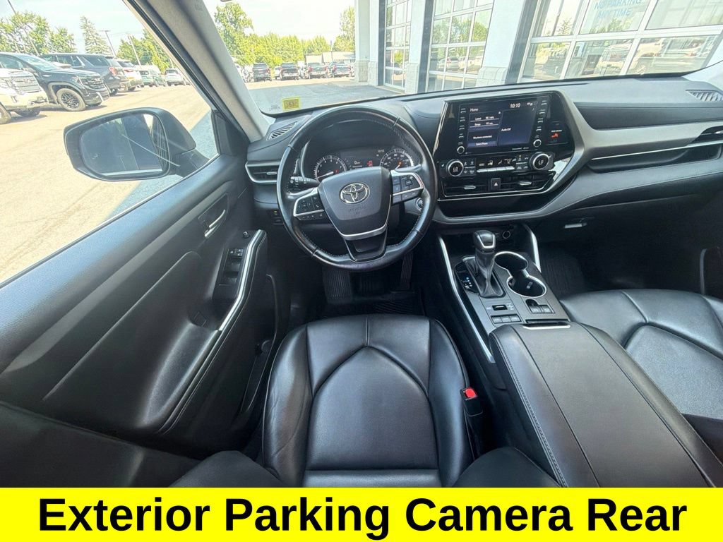 Used 2022 Toyota Highlander XLE AWD/4WD image 10