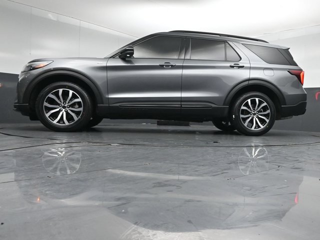 Certified 2025 Ford Explorer ST-Line AWD/4WD image 45