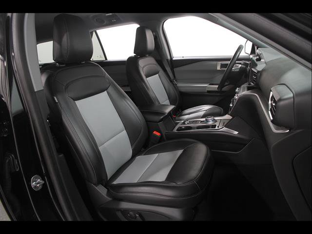 Certified 2024 Ford Explorer XLT w/ Equipment Group 202A AWD/4WD image 17