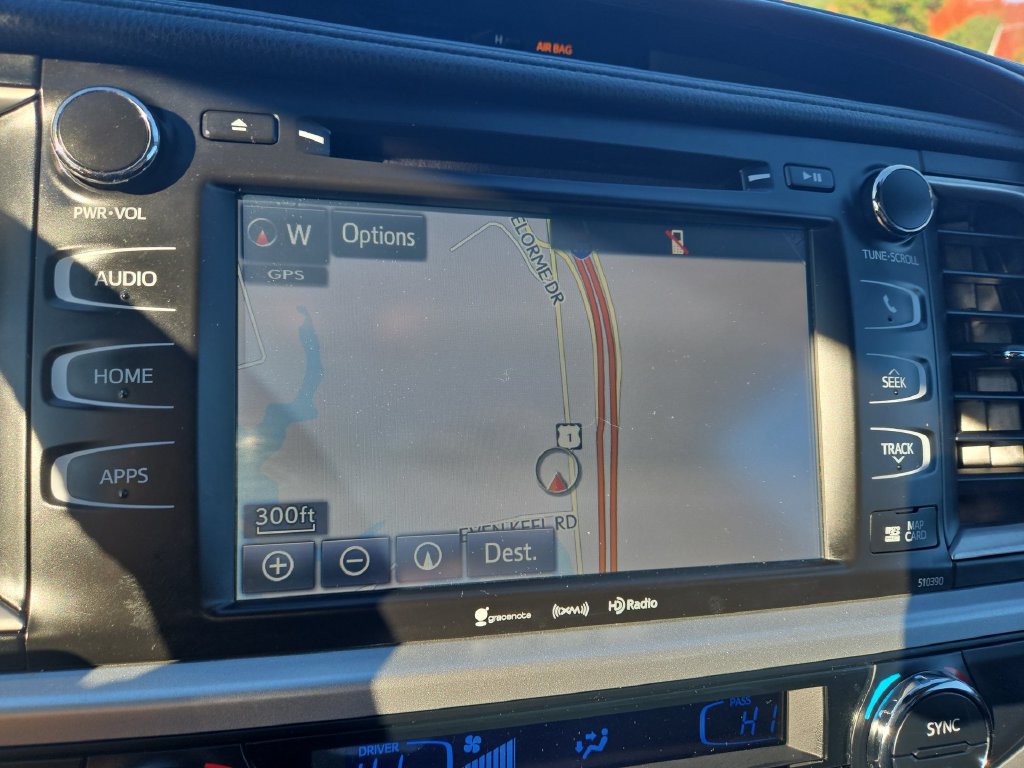 Used 2019 Toyota Highlander XLE w/ Carpet Mat Package (TMS) AWD/4WD image 12
