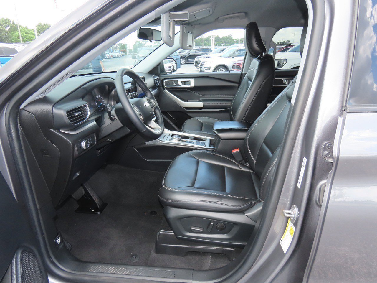 Certified 2022 Ford Explorer XLT w/ Equipment Group 202A RWD image 27
