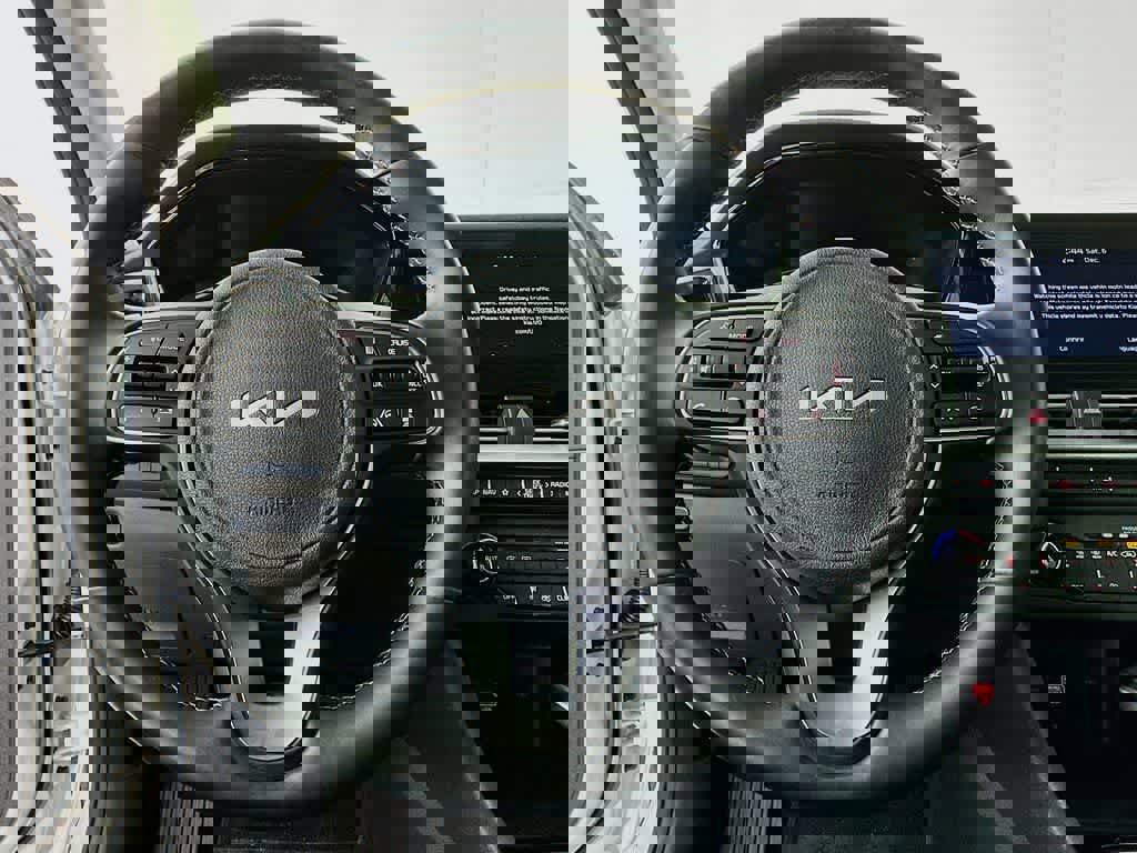 Used 2022 Kia Niro EX Premium image 17