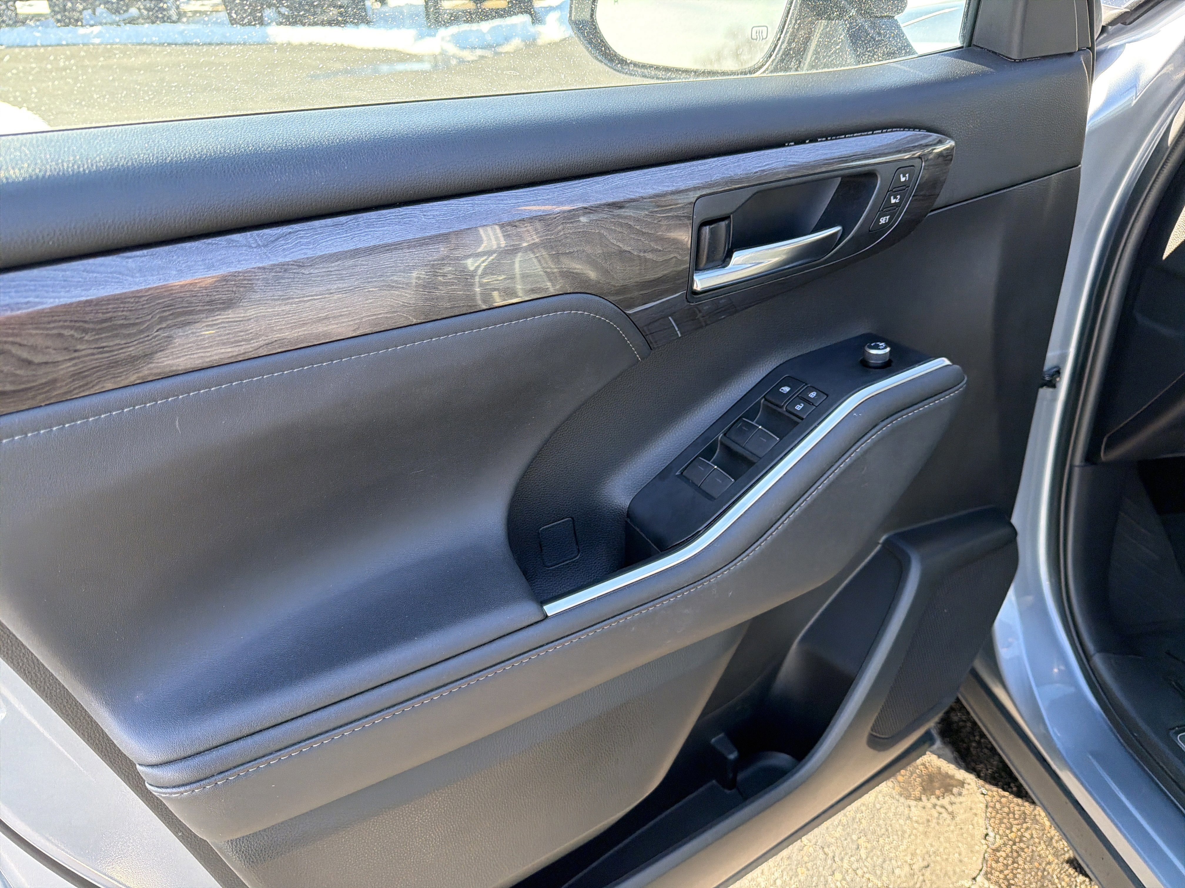 Used 2021 Toyota Highlander Platinum image 10