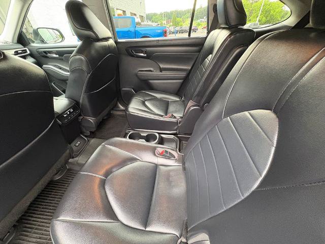 Used 2022 Toyota Highlander XLE AWD/4WD image 24