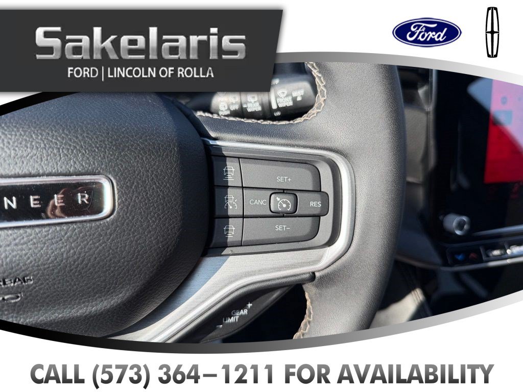 Used 2025 Jeep Wagoneer Series II w/ 8-Passenger Seating Package AWD/4WD image 16