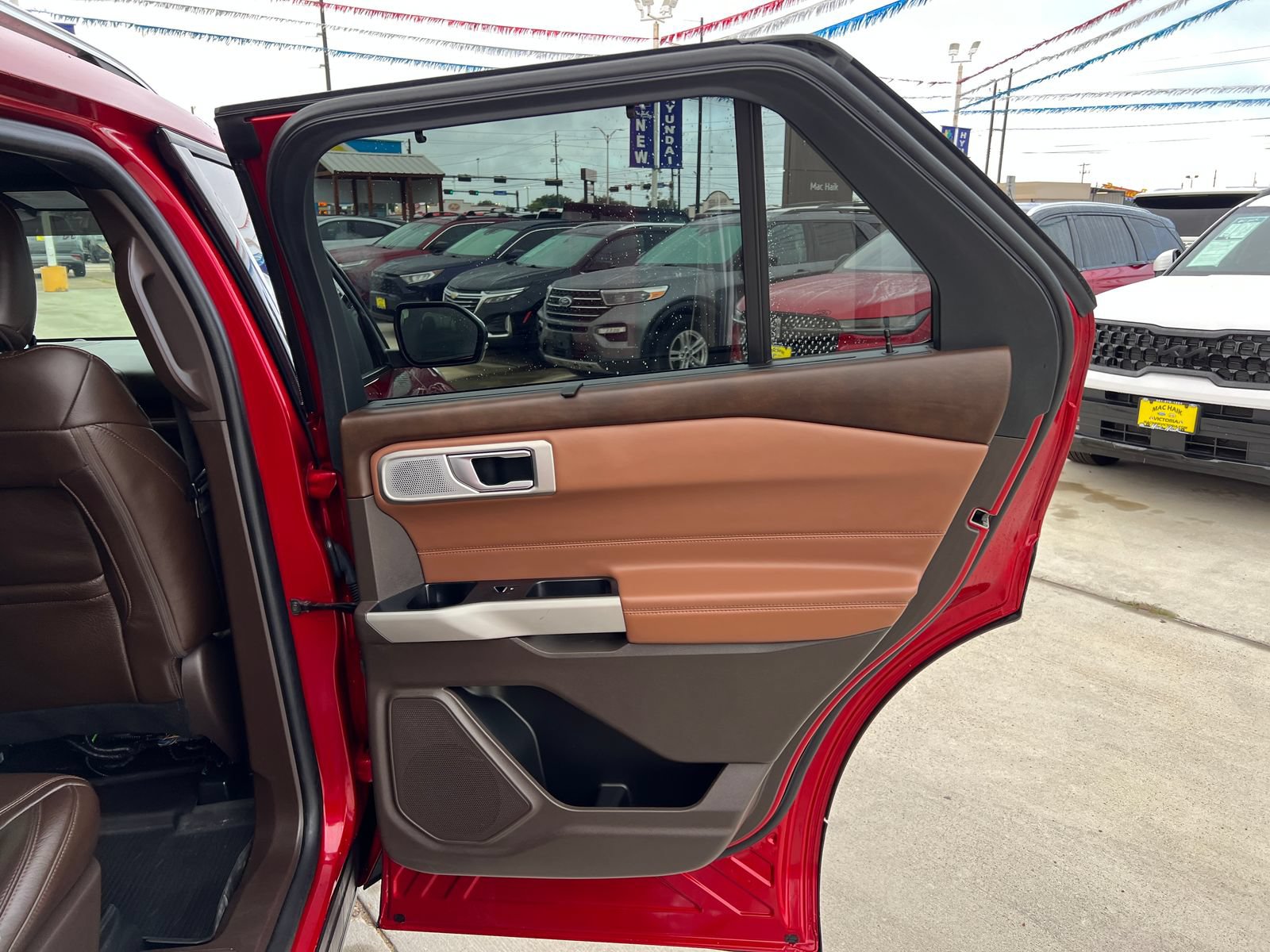 Certified 2024 Ford Explorer King Ranch w/ Technology Package AWD/4WD image 17