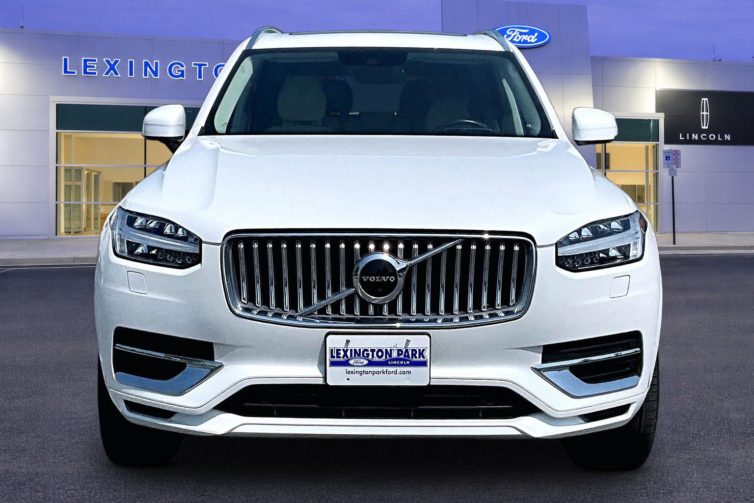 Used 2022 Volvo XC90 T8 Inscription w/ Advanced Package AWD/4WD image 2