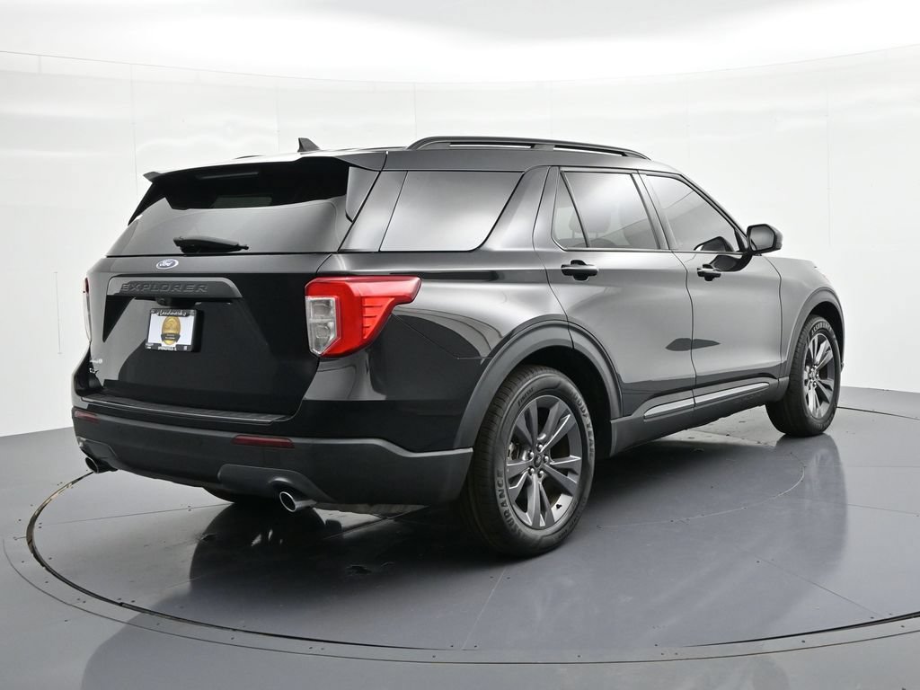 Certified 2022 Ford Explorer XLT w/ Equipment Group 202A RWD image 6