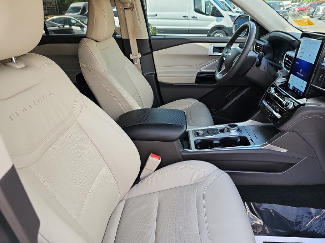 Certified 2024 Ford Explorer Platinum w/ Technology Package AWD/4WD image 10