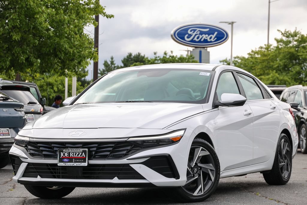 Used 2024 Hyundai Elantra Limited FWD image 2