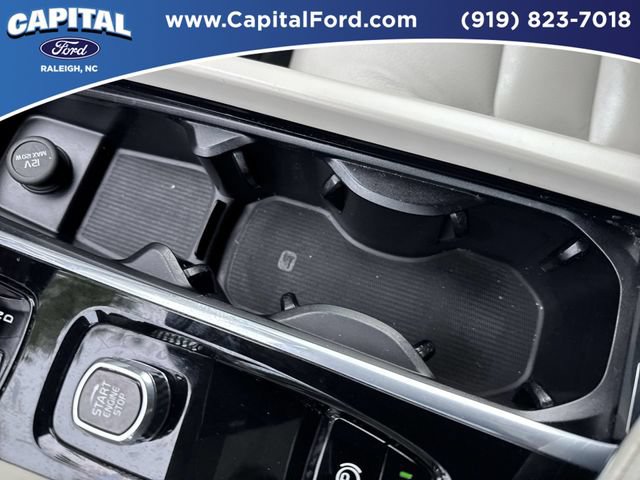 Used 2024 Volvo XC60 B5 Plus AWD/4WD image 32