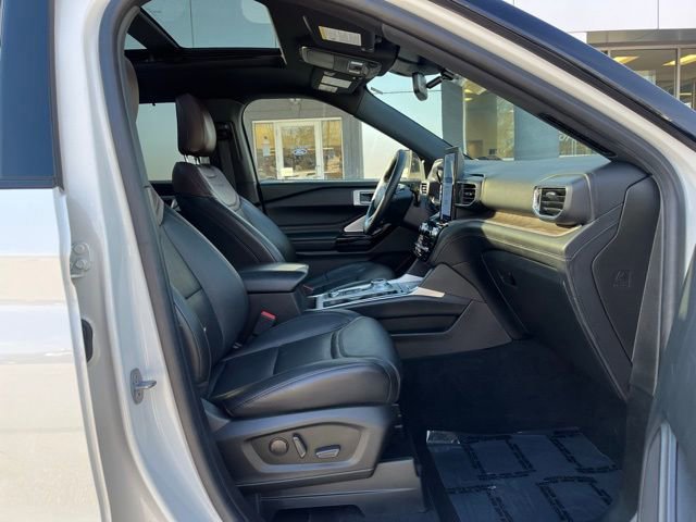 Certified 2022 Ford Explorer Platinum w/ Equipment Group 601A image 41