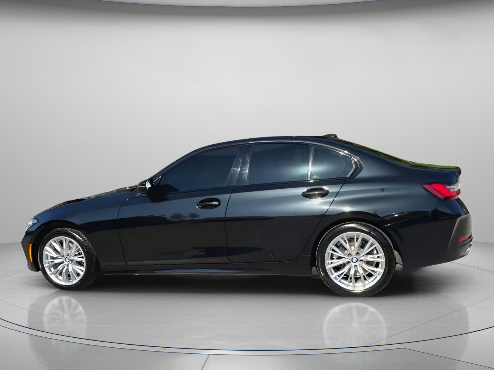 Used 2023 BMW 330i Sedan w/ Driving Assistance Package image 18