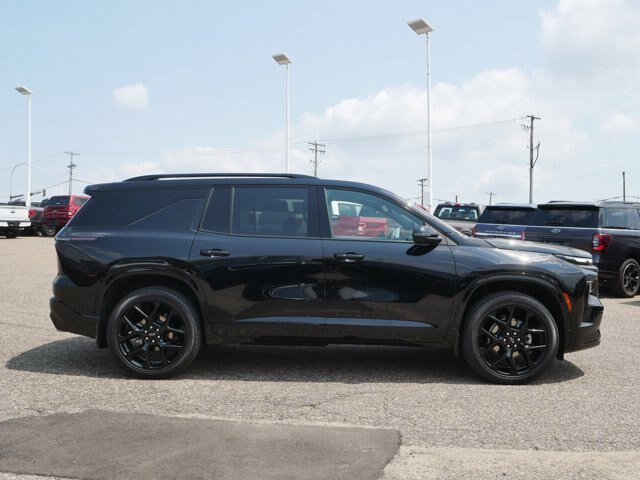 Used 2025 Chevrolet Traverse RS w/ LPO, Floor Liner Package AWD/4WD image 3