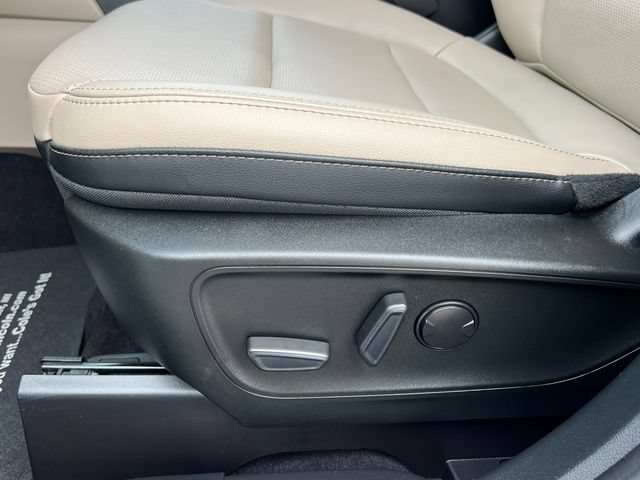 Certified 2022 Ford Escape Titanium FWD image 11