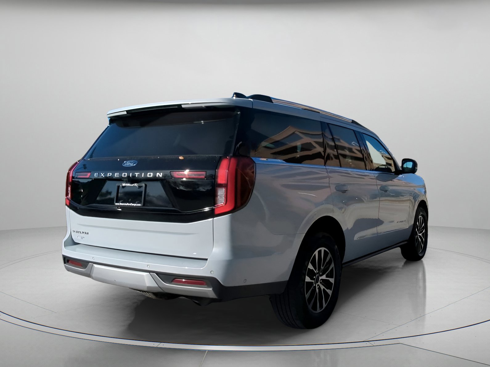Certified 2025 Ford Expedition Platinum image 19