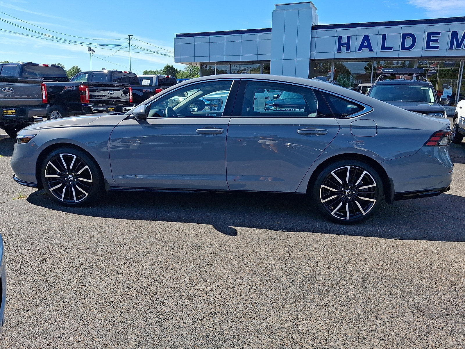 Used 2023 Honda Accord Touring image 4