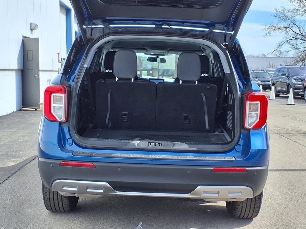 Certified 2022 Ford Explorer XLT w/ Equipment Group 202A image 7