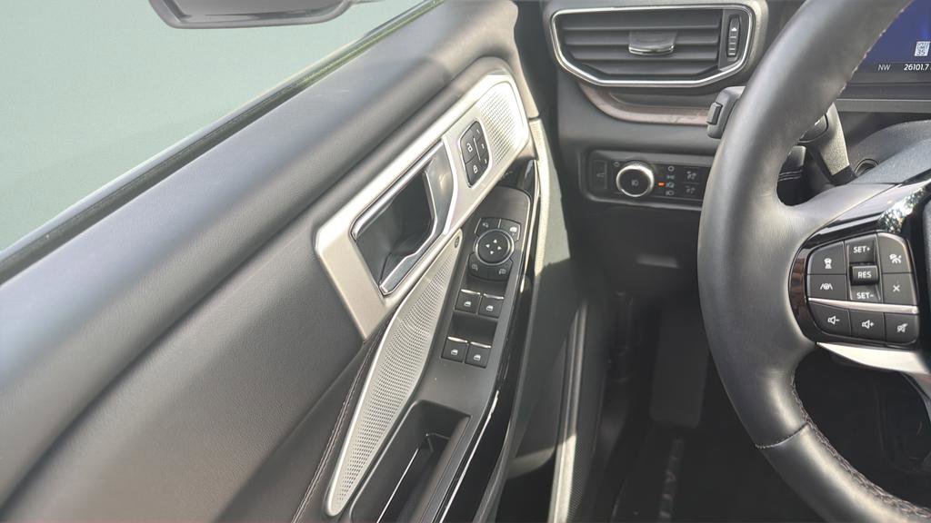 Certified 2023 Ford Explorer Platinum w/ Technology Package AWD/4WD image 19