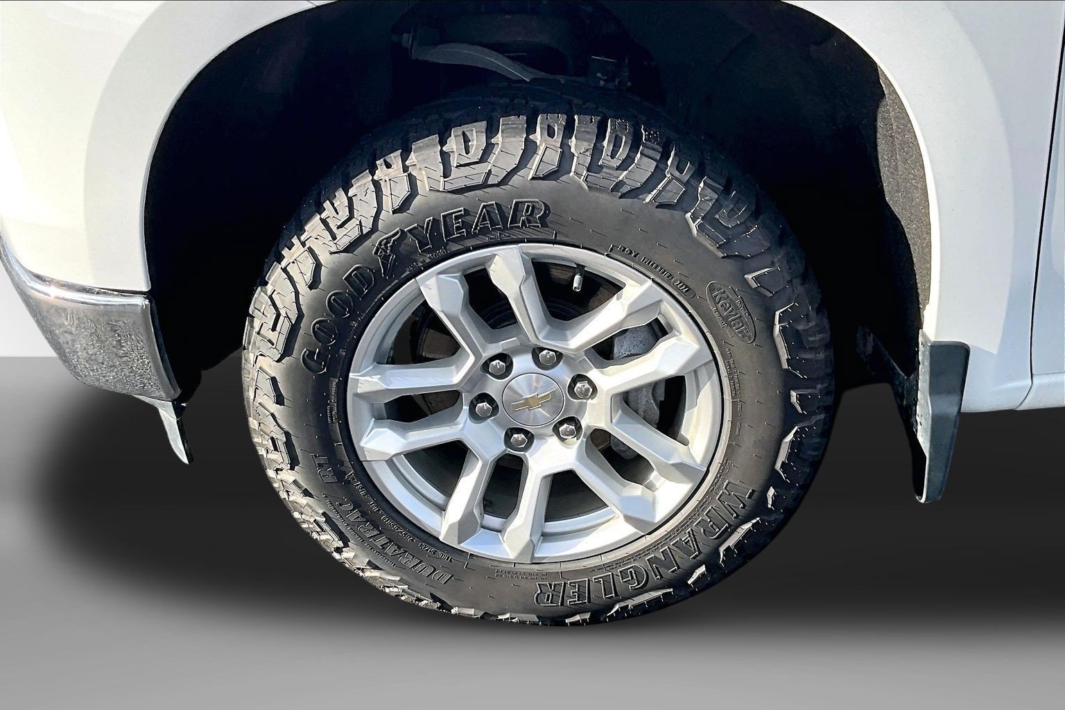 Used 2023 Chevrolet Silverado 1500 LT AWD/4WD image 9