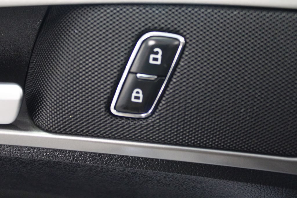 Certified 2020 Ford Fusion SE FWD image 10