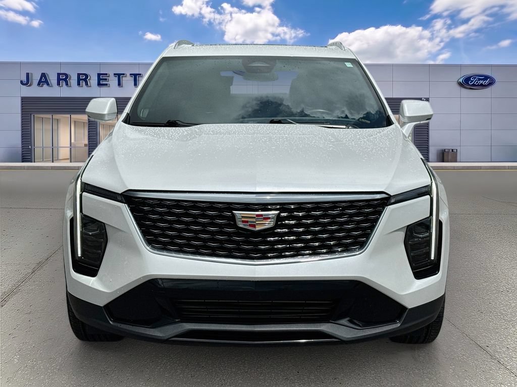 Used 2024 Cadillac XT4 Premium Luxury FWD image 2