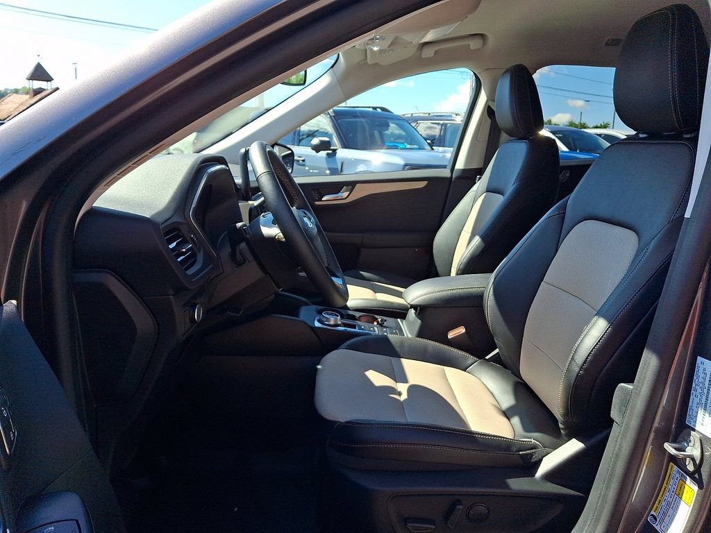 Certified 2022 Ford Escape Titanium w/ Titanium Elite Package AWD/4WD image 14