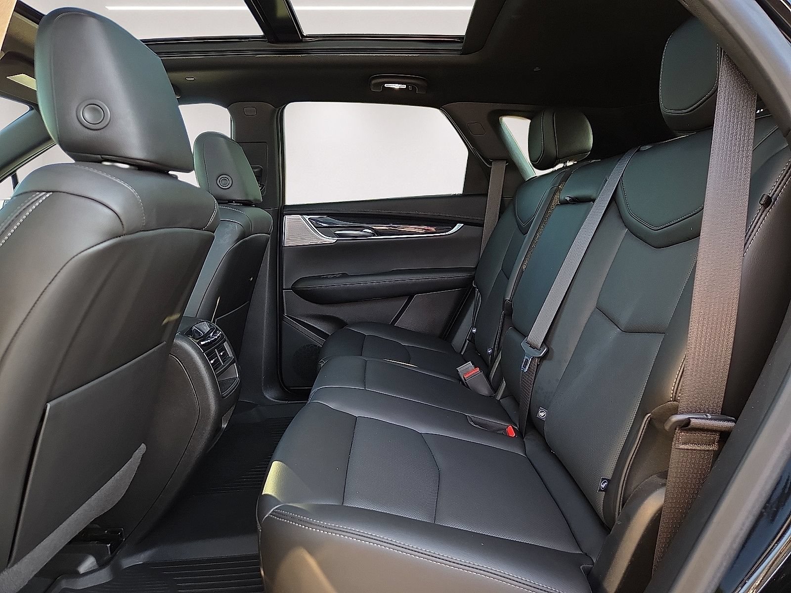 Used 2022 Cadillac XT5 Premium Luxury w/ LPO, Floor Liner Package FWD image 10