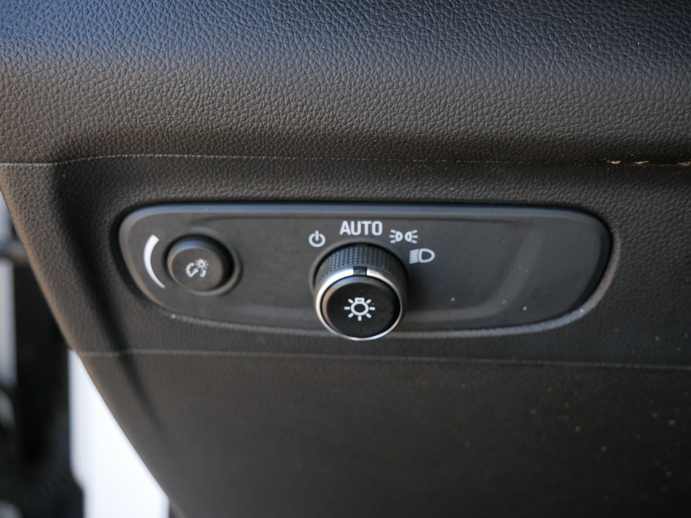 Used 2022 Buick Envision Preferred AWD/4WD image 22