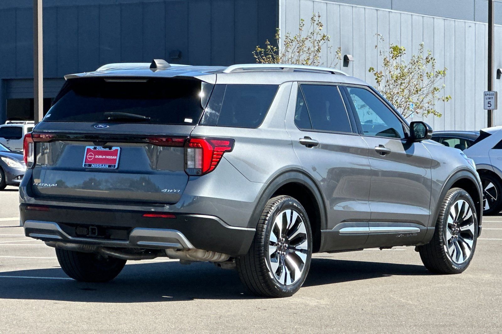 Certified 2025 Ford Explorer Platinum w/ LUX Leather Package AWD/4WD image 3