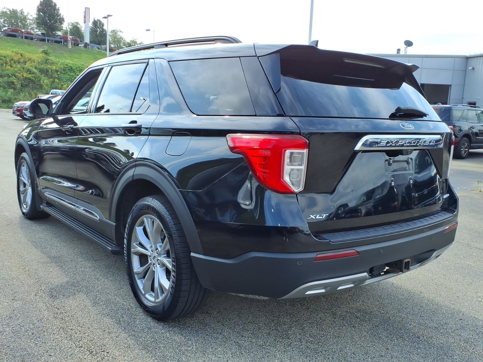 Certified 2023 Ford Explorer XLT w/ Equipment Group 202A AWD/4WD image 4