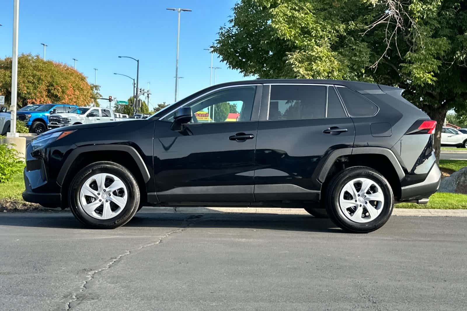 Used 2025 Toyota RAV4 LE AWD/4WD image 5