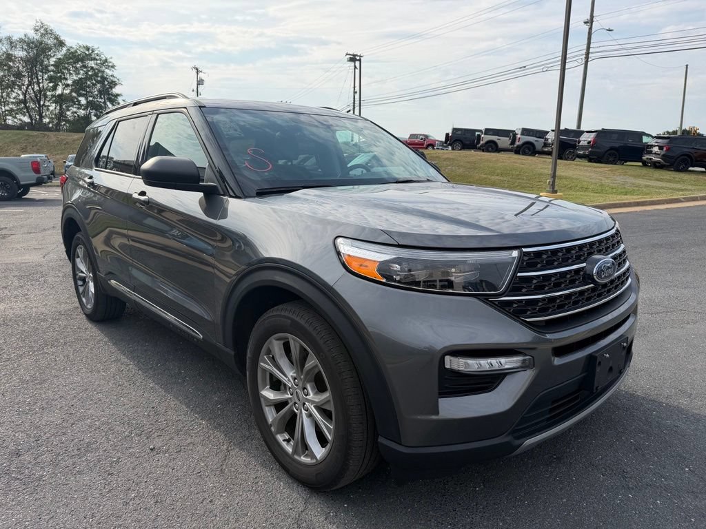 Certified 2023 Ford Explorer XLT w/ Equipment Group 202A AWD/4WD image 7