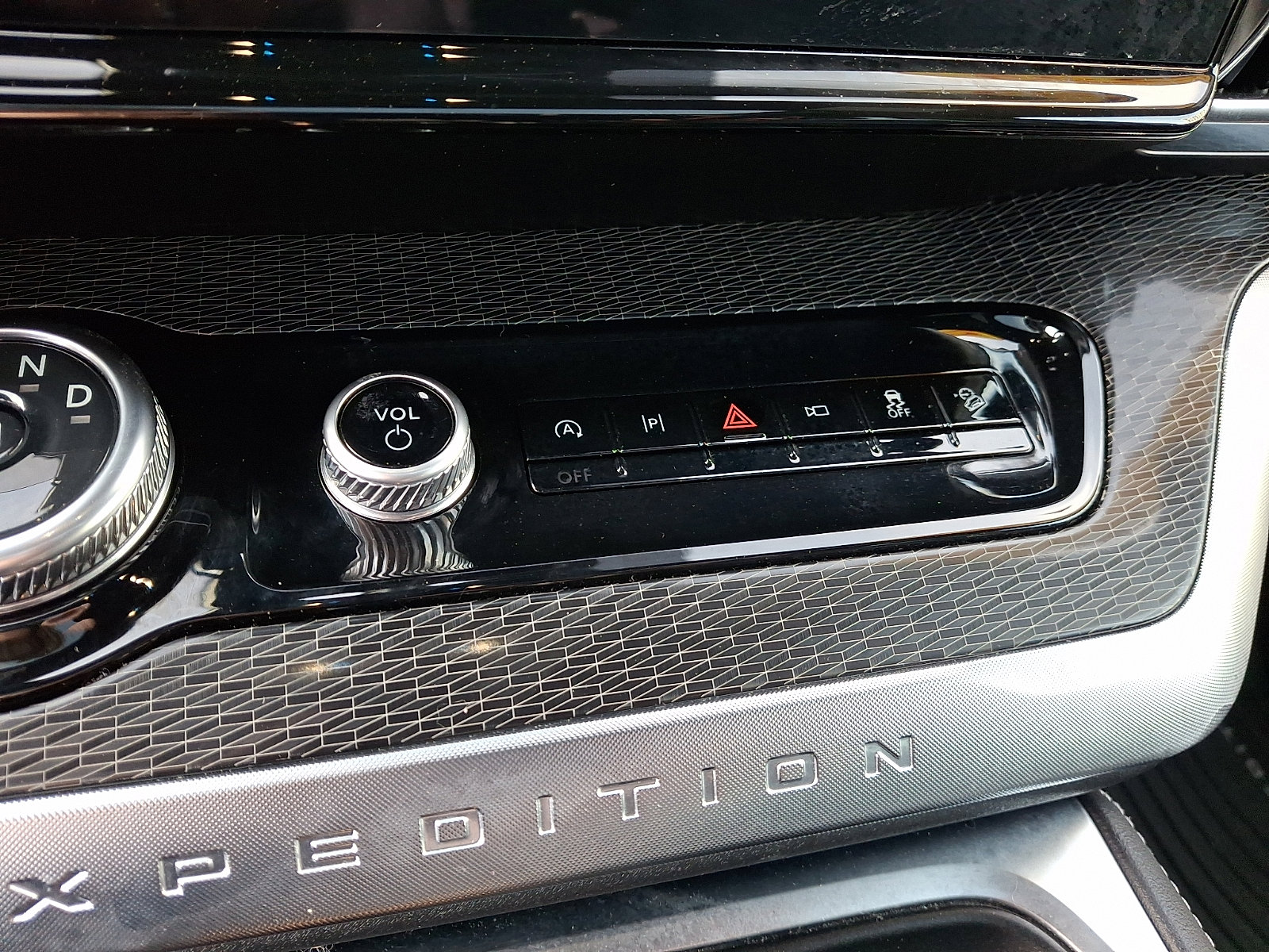 Certified 2025 Ford Expedition Max Platinum w/ Stealth Appearance Package image 18