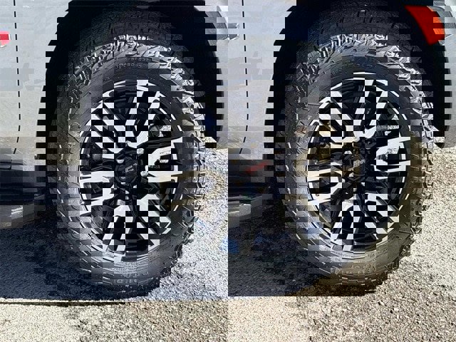 Used 2024 GMC Yukon AT4 w/ Technology Package image 9