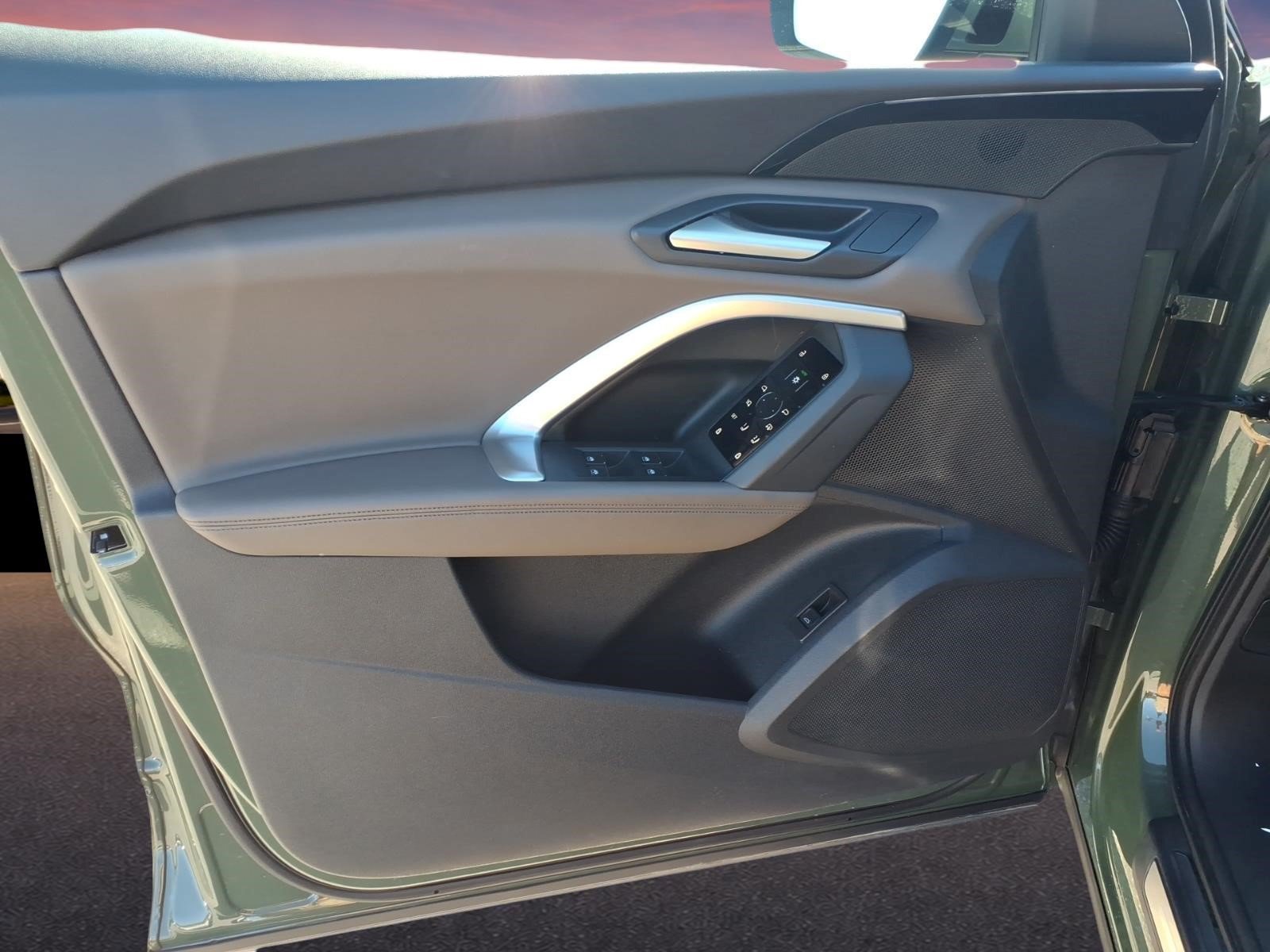 Used 2025 Audi Q5 Premium w/ Convenience Package AWD/4WD image 24