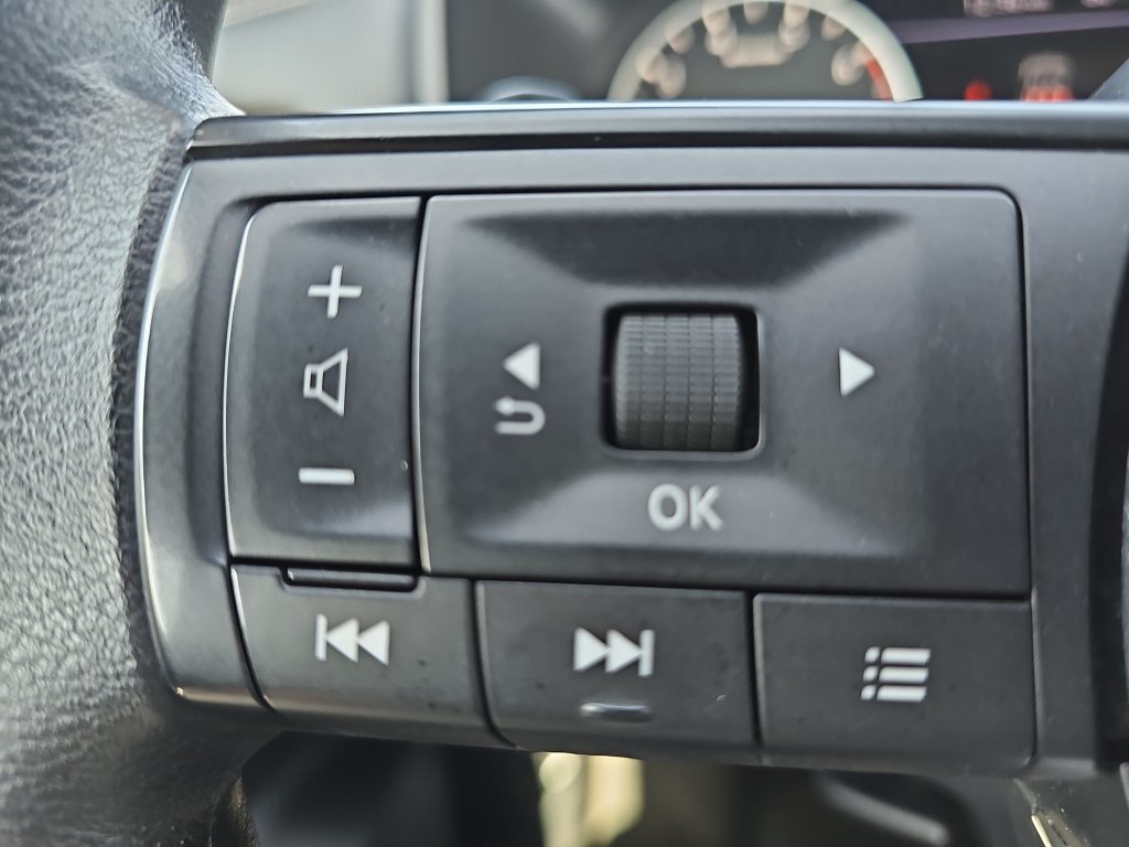 Used 2024 Nissan Rogue S AWD/4WD image 16
