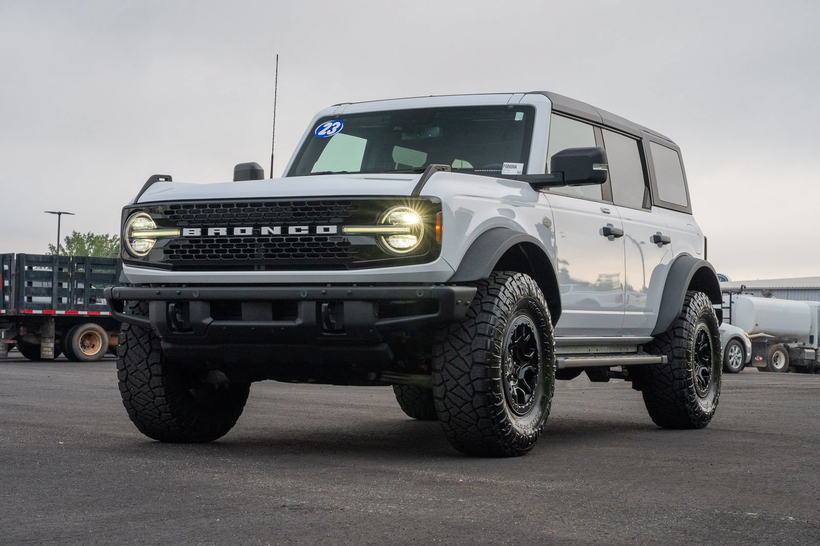 Certified 2023 Ford Bronco Wildtrak AWD/4WD image 3