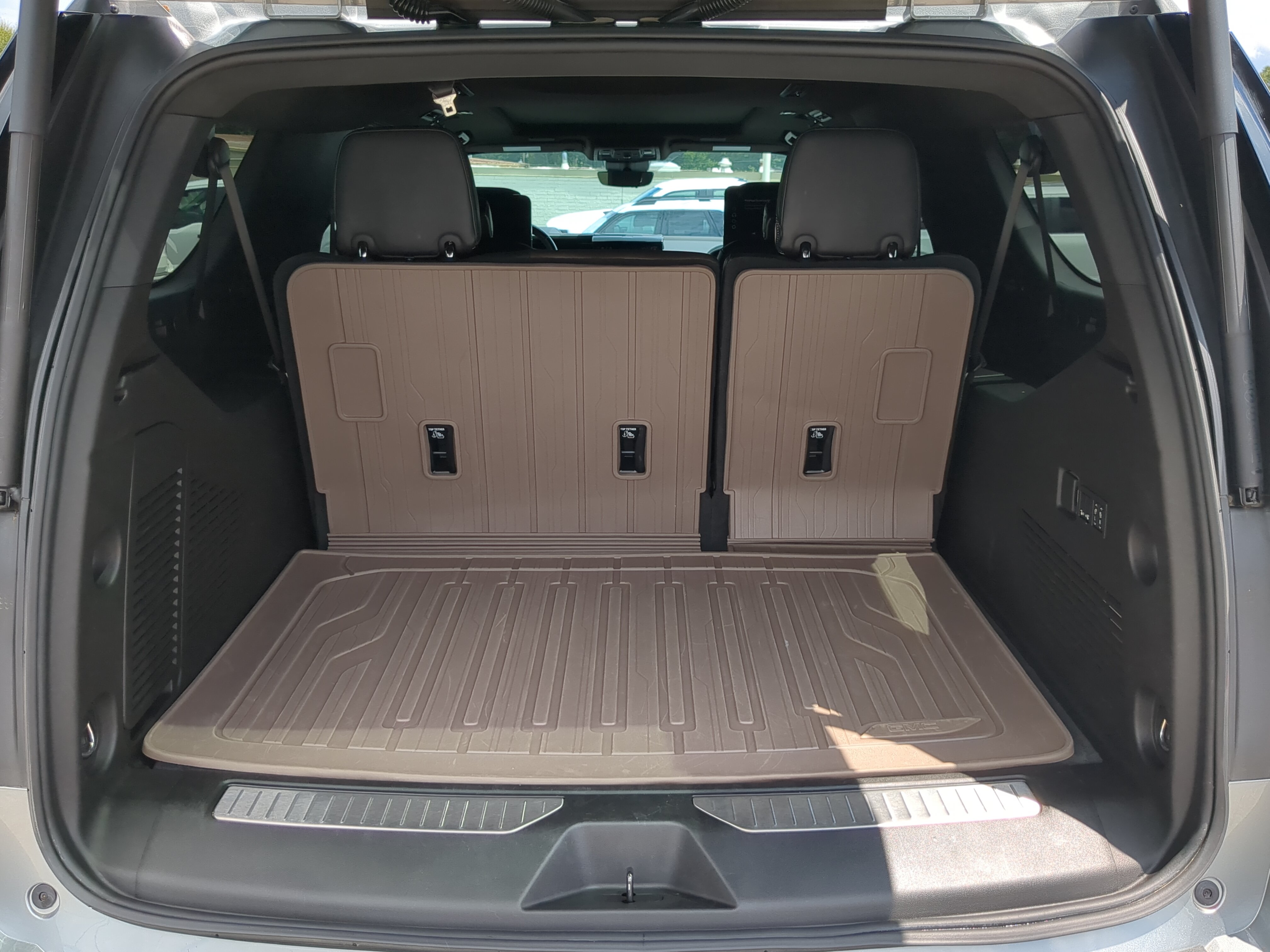 Used 2025 GMC Yukon XL Denali Ultimate w/ LPO, Floor Liner Package AWD/4WD image 11