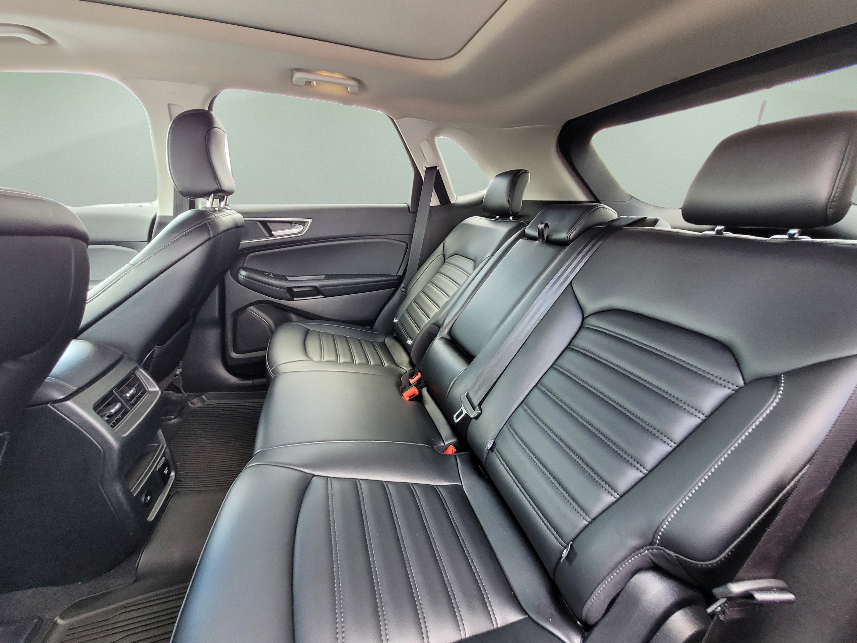 Certified 2024 Ford Edge SEL w/ Convenience Package AWD/4WD image 17