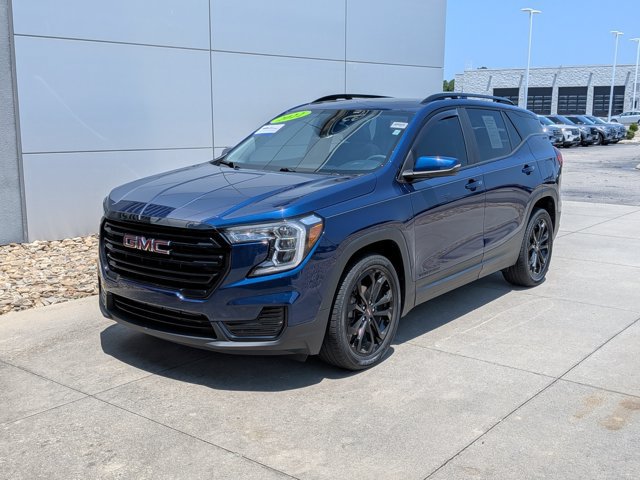 Used 2022 GMC Terrain SLE w/ Driver Convenience Package FWD image 8