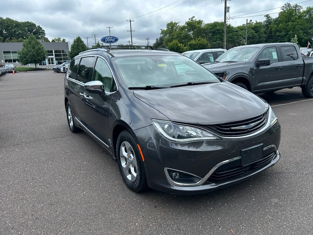Used 2017 Chrysler Pacifica Platinum FWD image 3